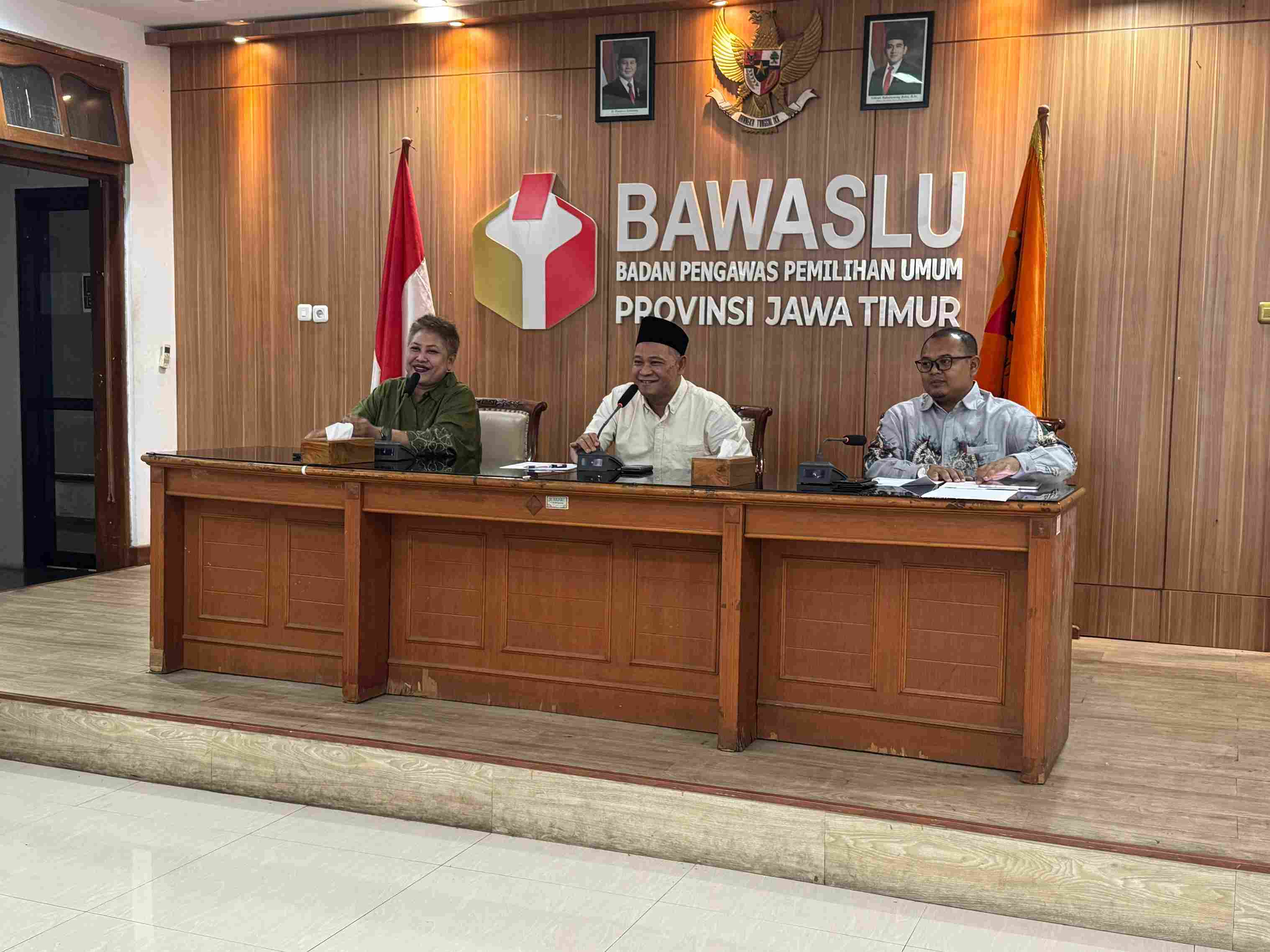 totok hadir