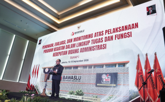 la bayoni rapat pembinaan